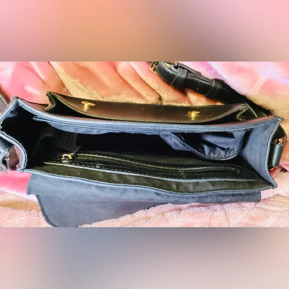 Forever 21 Leather Shoulder Bag‎  Black Crossbody